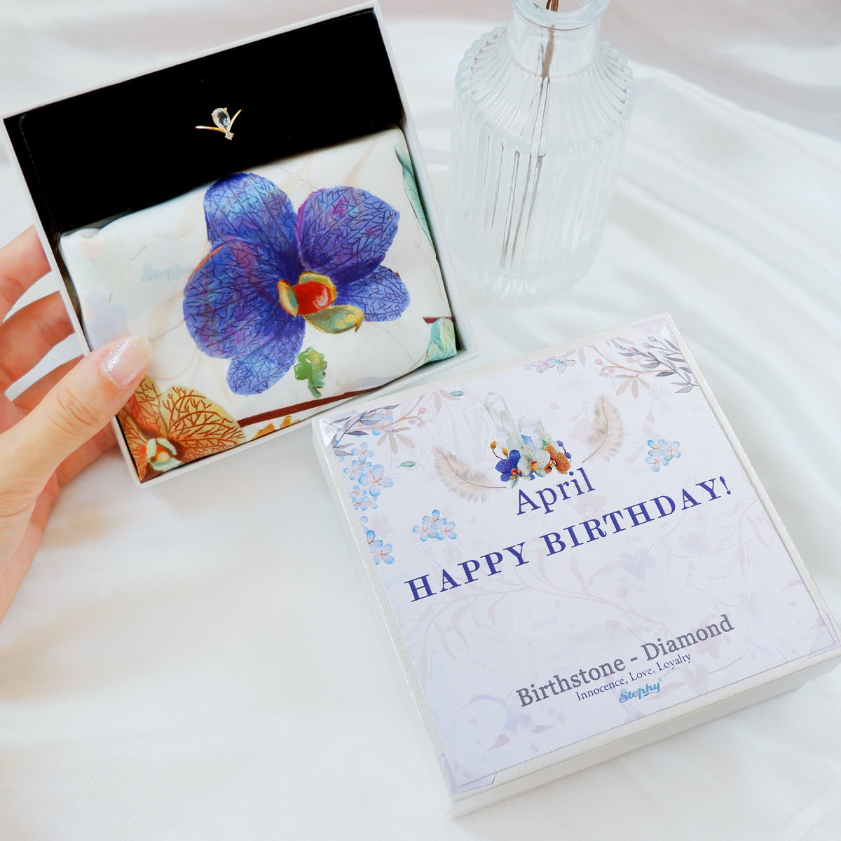 StephyDesignHK 4月生日專屬誕生月絲巾禮盒-生日鑽絲巾扣+ 絲巾禮盒套裝